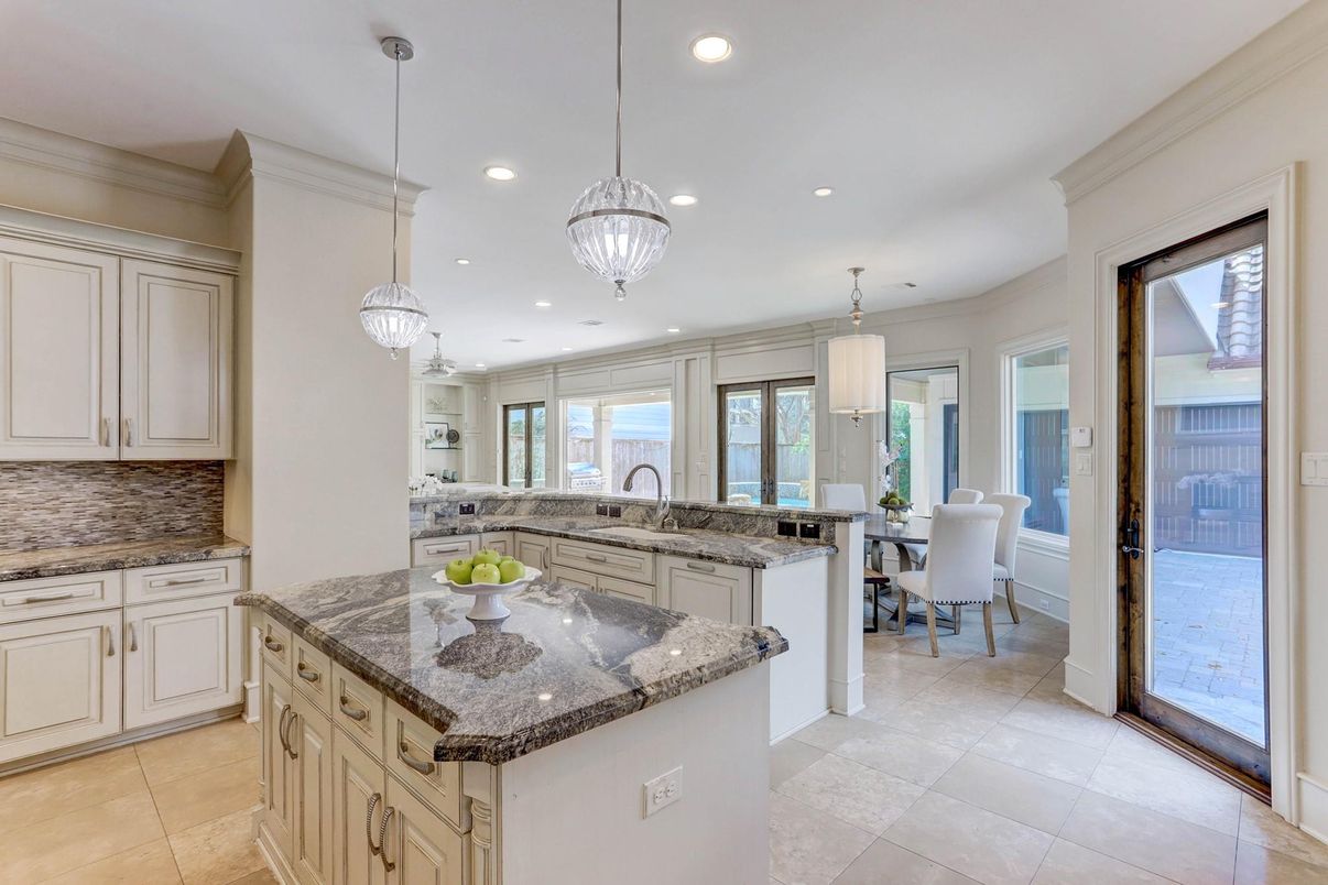 Dining room, Interior, Kitchen, Pendant Lights, Recessed Lighting