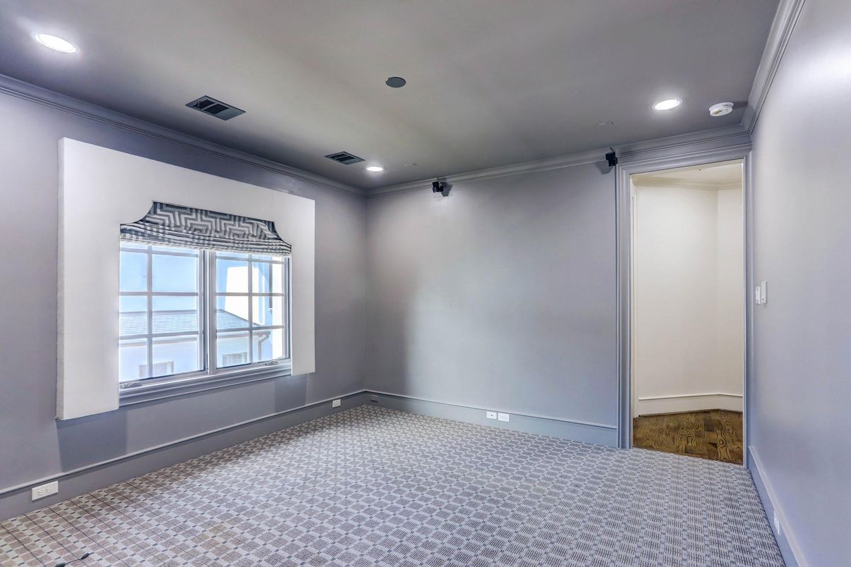 Empty room, Interior, Recessed Lighting