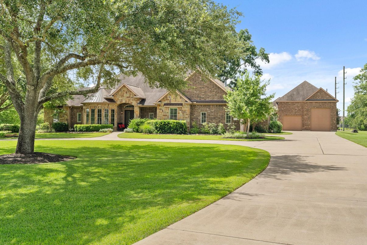 Backyard, Exterior, Facade, French Provincial