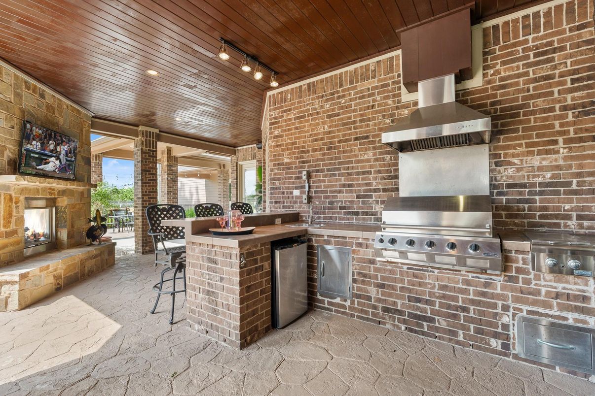 Exterior, Fireplace