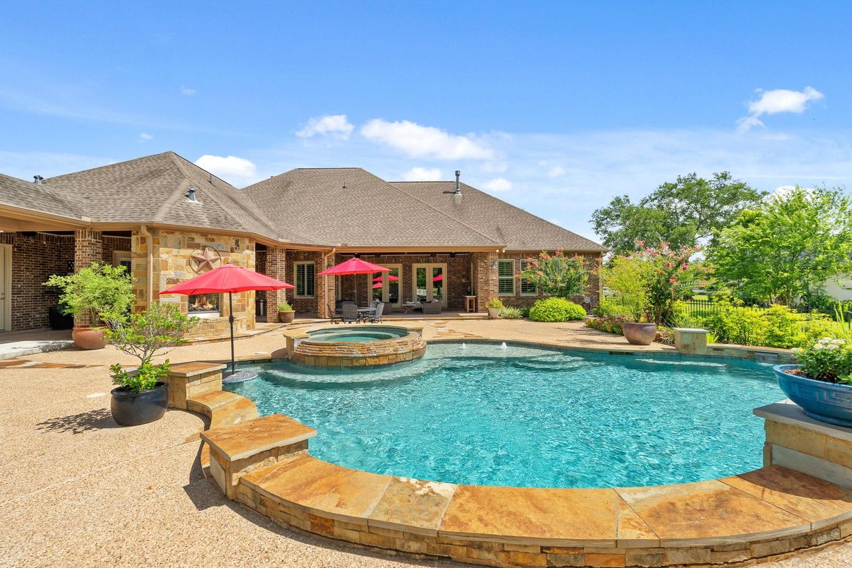 Exterior, Pool