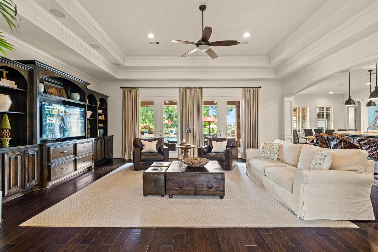 Interior, Living room, Pendant Lights, Recessed Lighting, Wood Texture Flooring