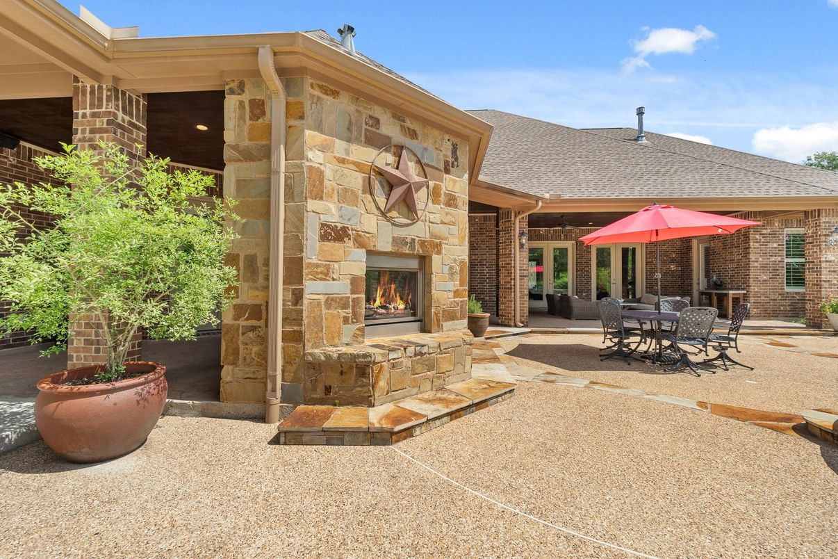 Exterior, Fireplace
