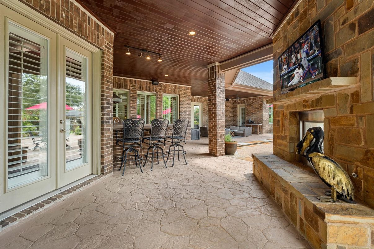 Exterior, Fireplace
