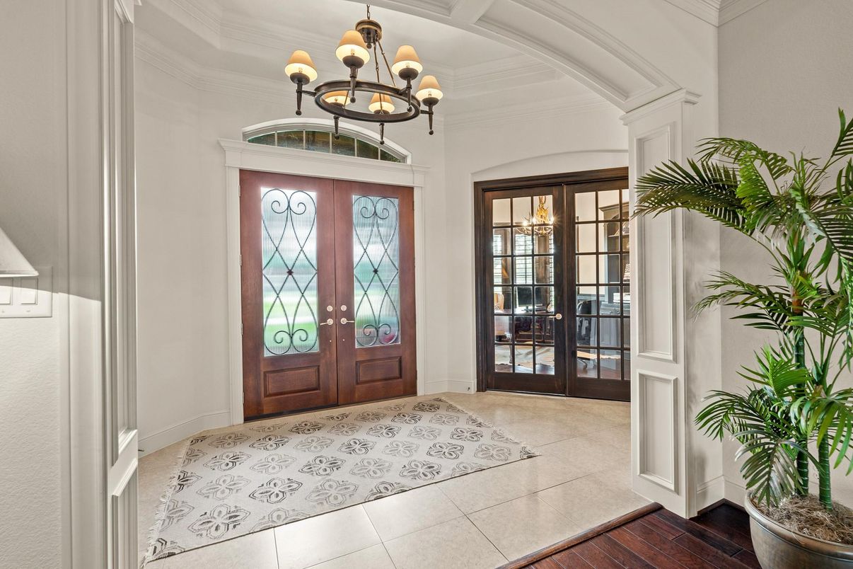 Chandelier, Interior, Wood Texture Flooring