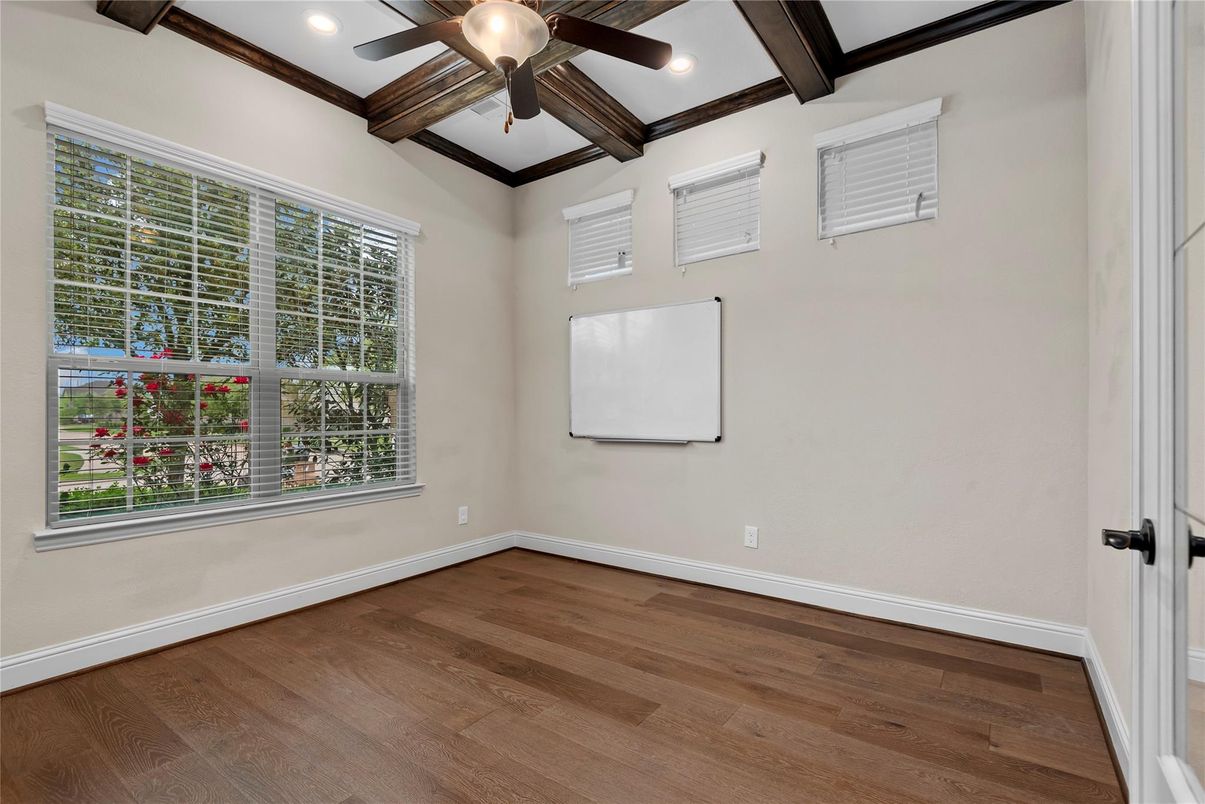 Empty room, Interior, Recessed Lighting, Wooden Beams, Wood Texture Flooring
