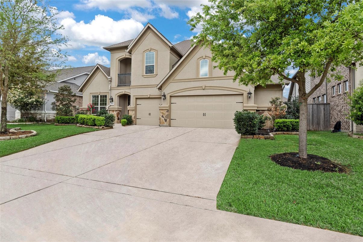 Attached, Backyard, Exterior, Facade, French Provincial