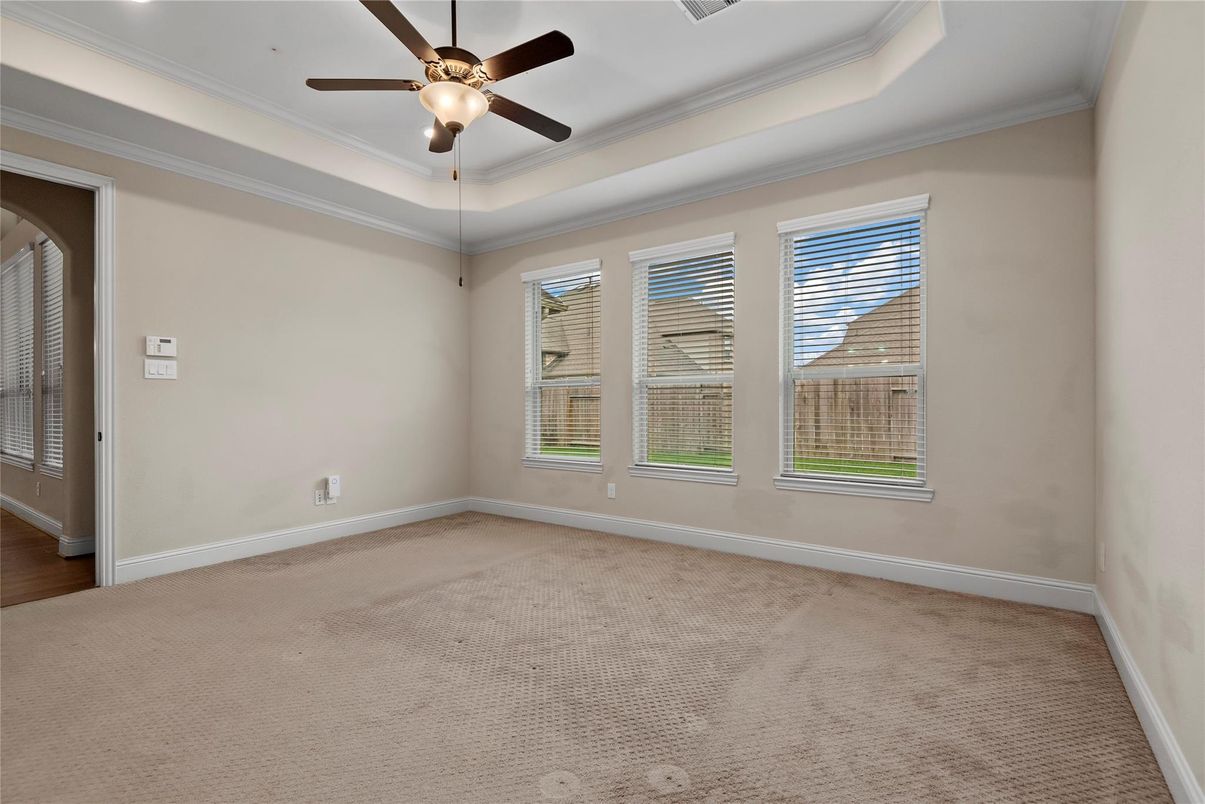 Empty room, Interior