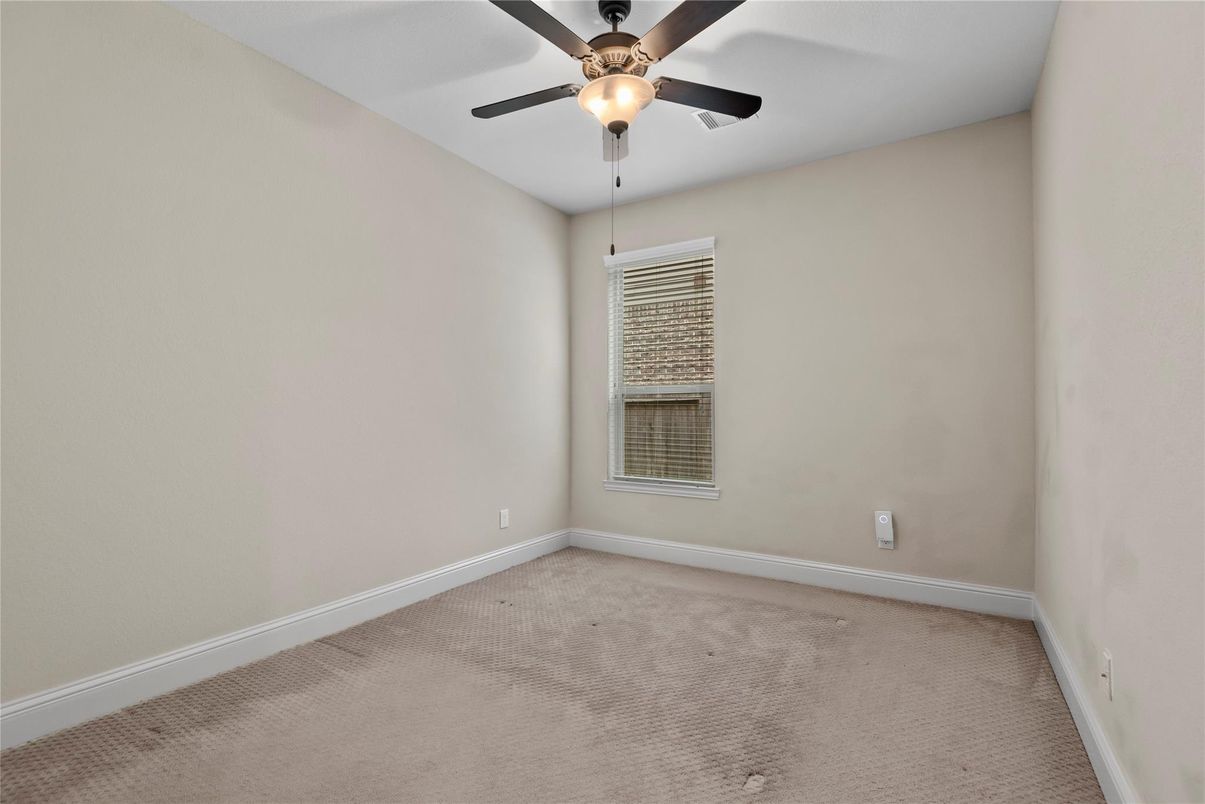Empty room, Interior