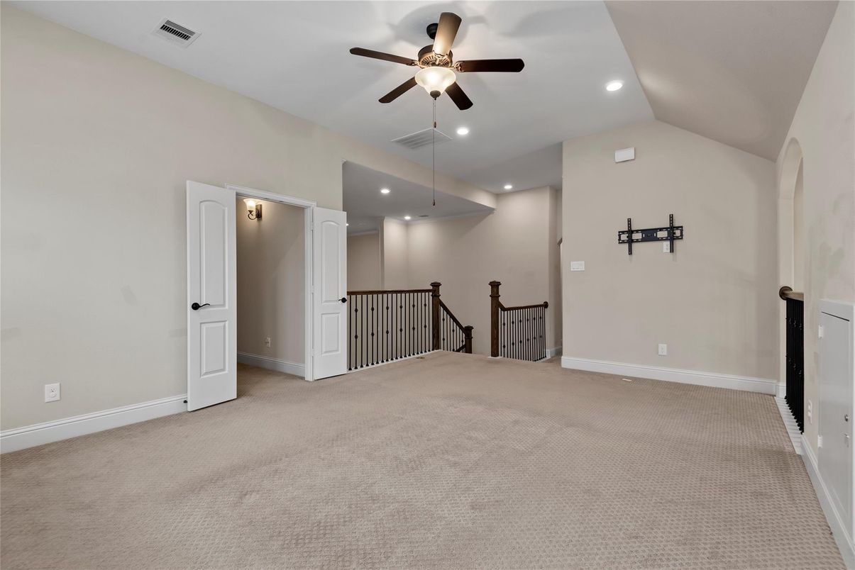 Empty room, Interior, Recessed Lighting
