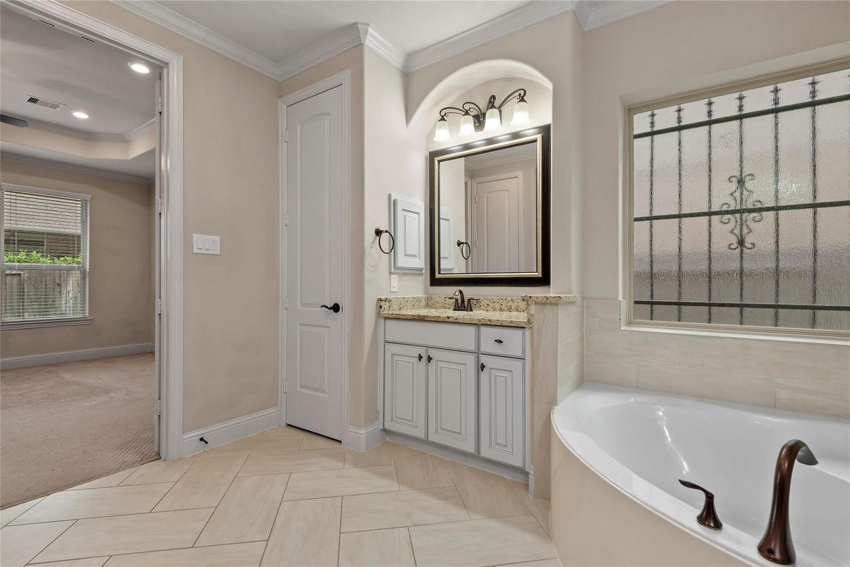 Bathroom, Interior, Recessed Lighting