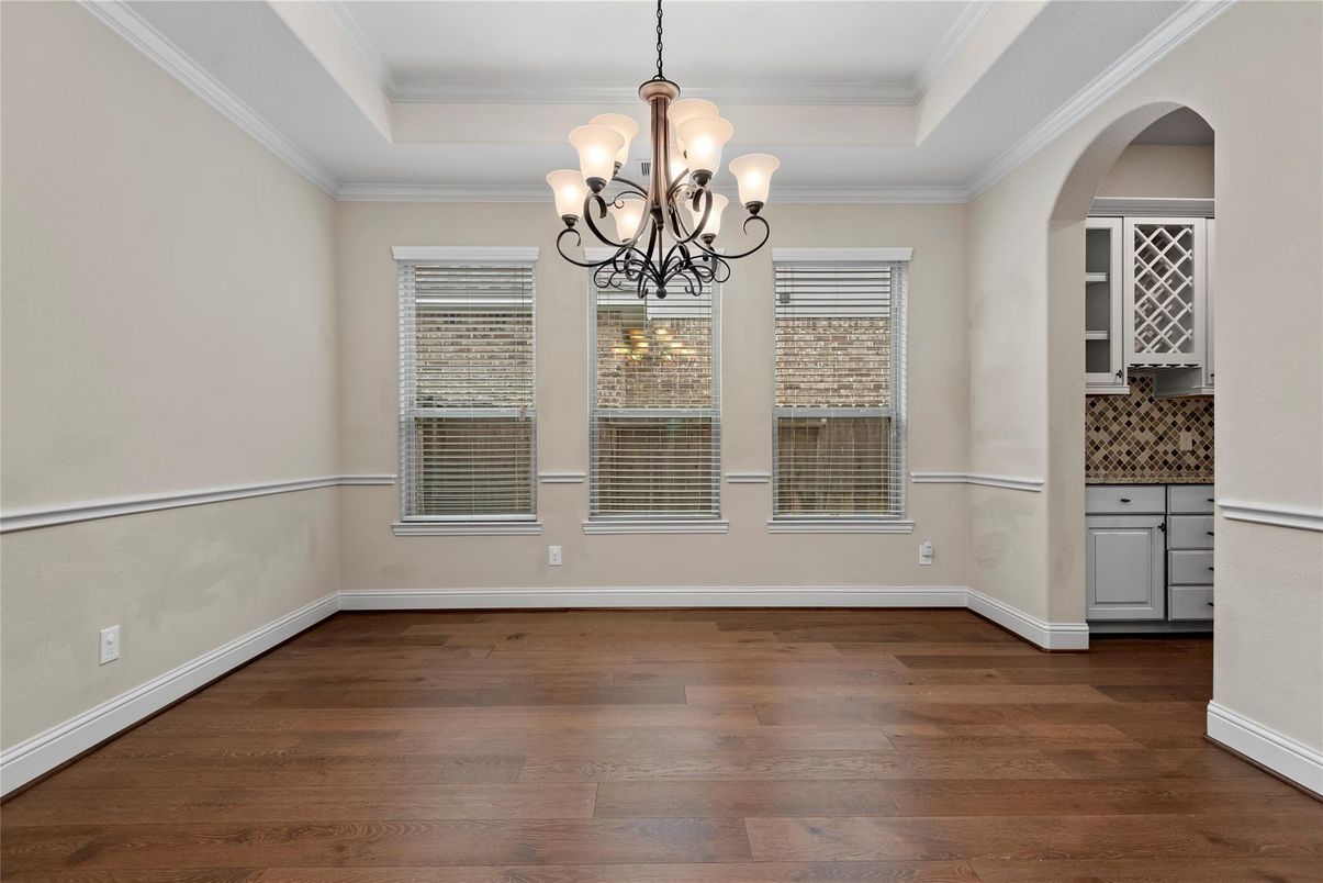 Chandelier, Empty room, Interior, Wood Texture Flooring
