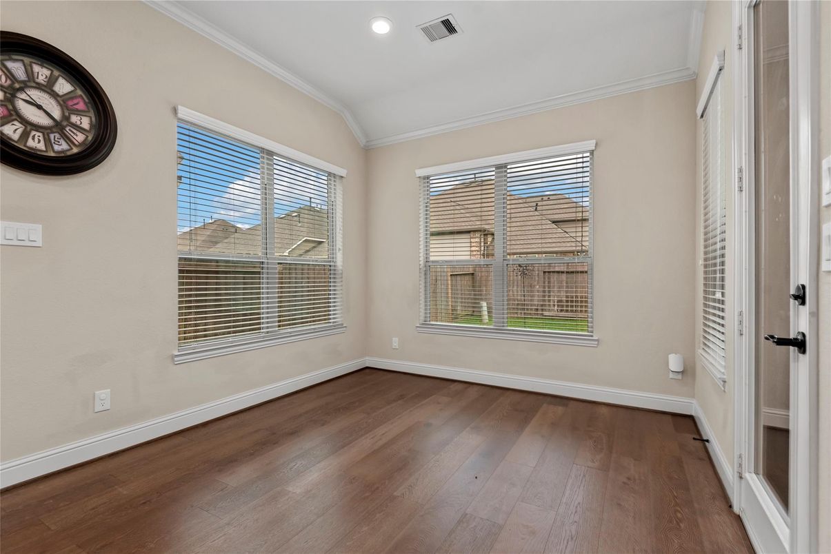Empty room, Interior, Recessed Lighting, Wood Texture Flooring
