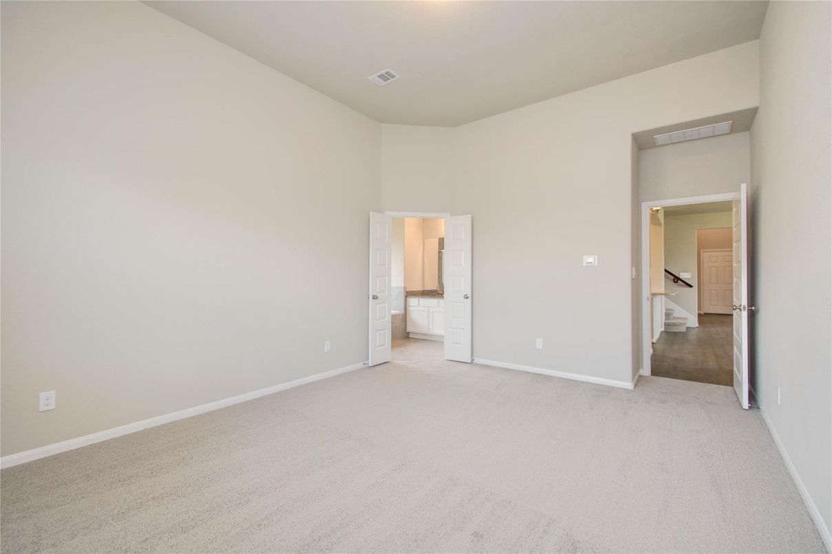 Empty room, Interior