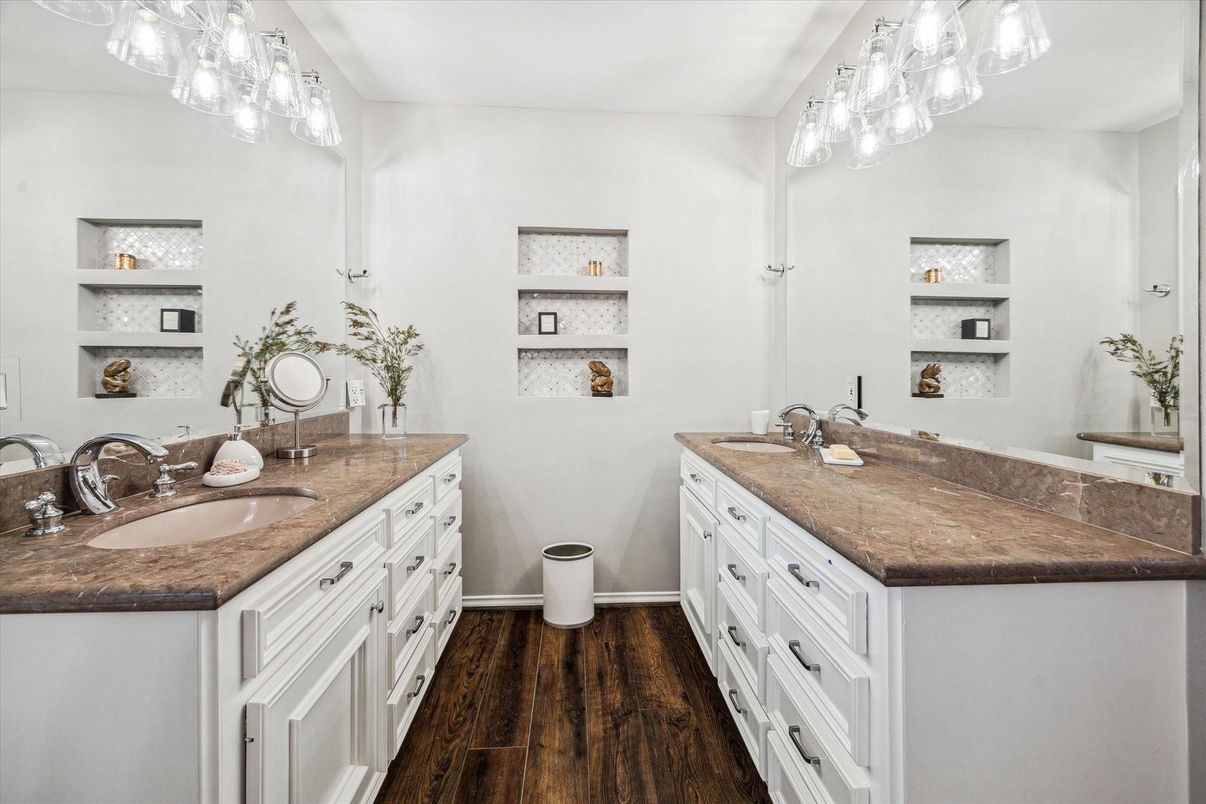 Bathroom, Dual Sink Vanities, Interior, Wood Texture Flooring
