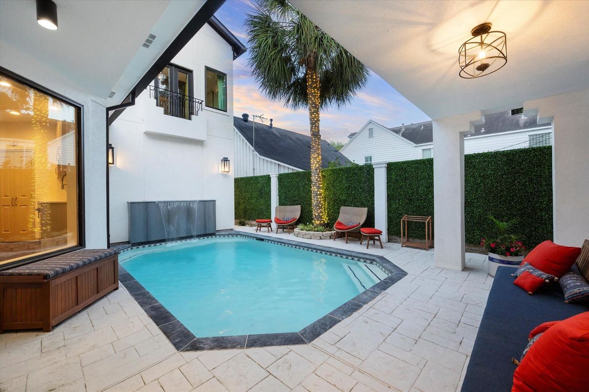 Exterior, Pool