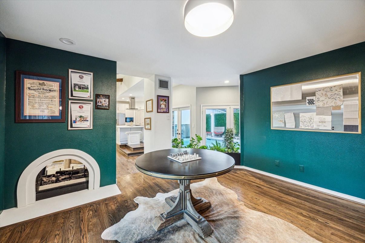 Interior, Recessed Lighting, Wood Texture Flooring