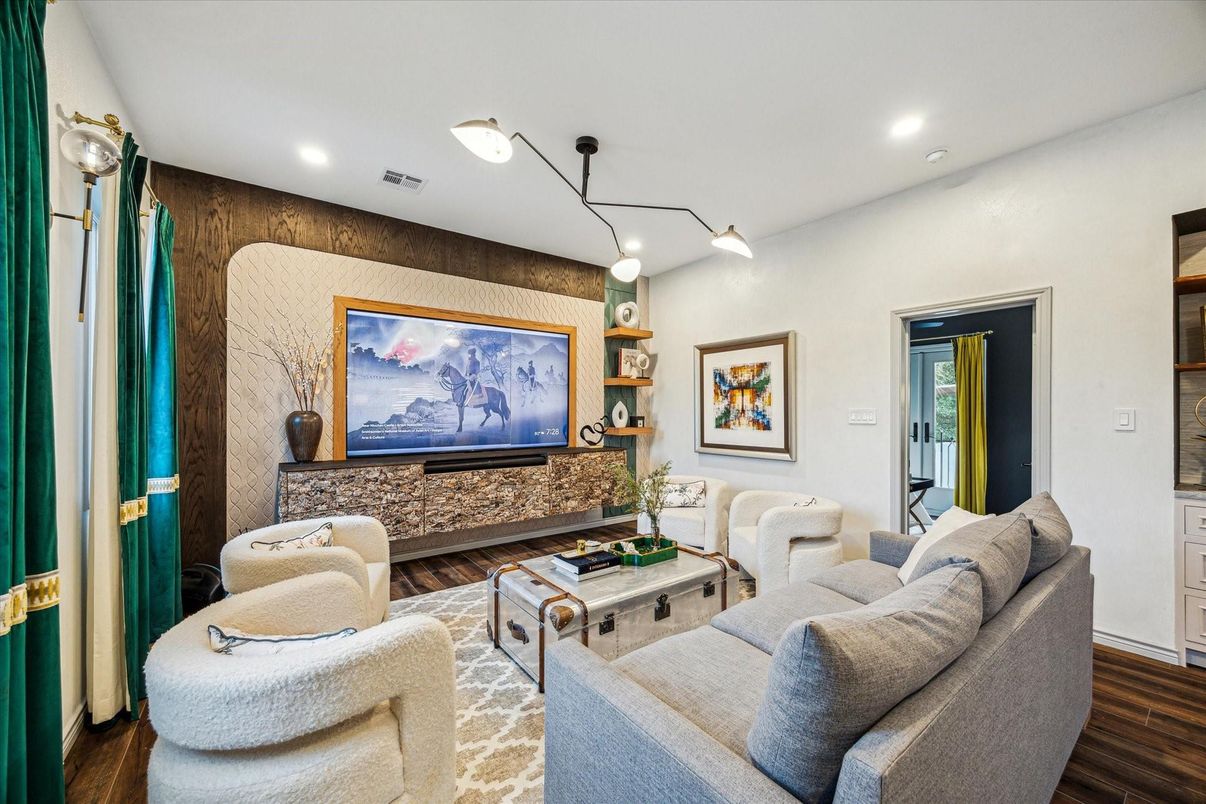 Interior, Living room, Recessed Lighting, Wood Texture Flooring
