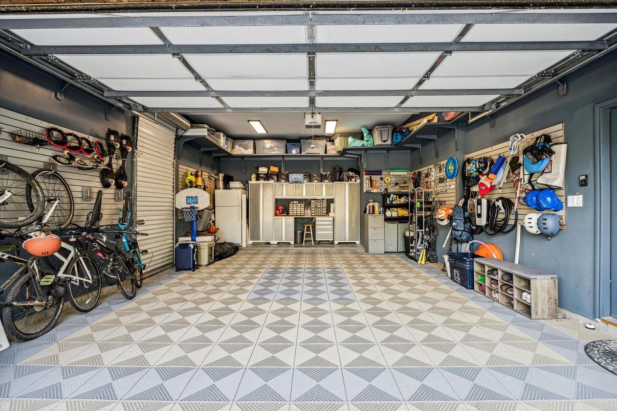 Garage, Interior