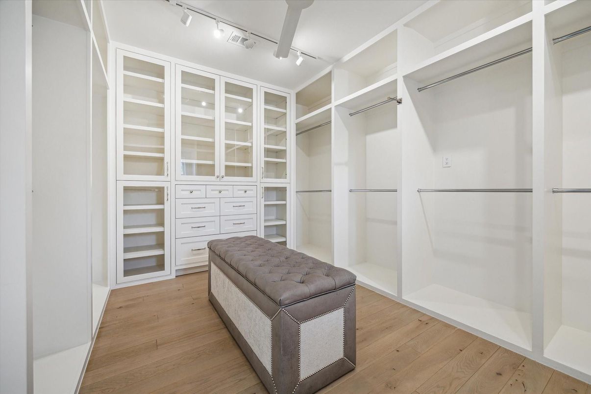 Interior, Walk-in Closets, Wood Texture Flooring
