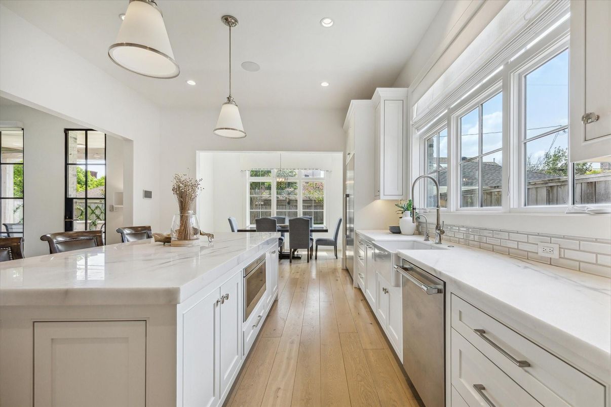 Dining room, Interior, Kitchen, Pendant Lights, Recessed Lighting, Wood Texture Flooring
