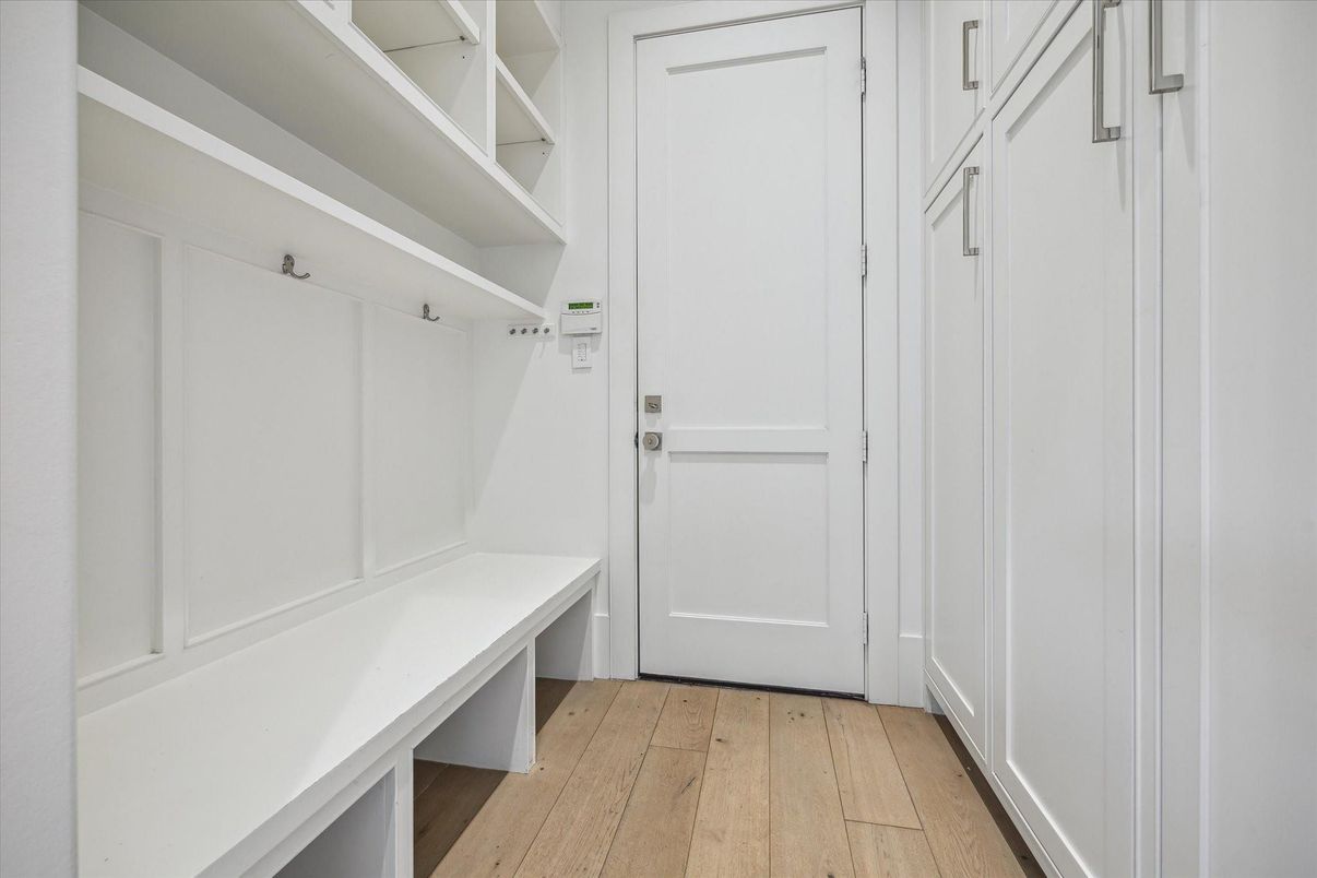 Interior, Walk-in Closets, Wood Texture Flooring