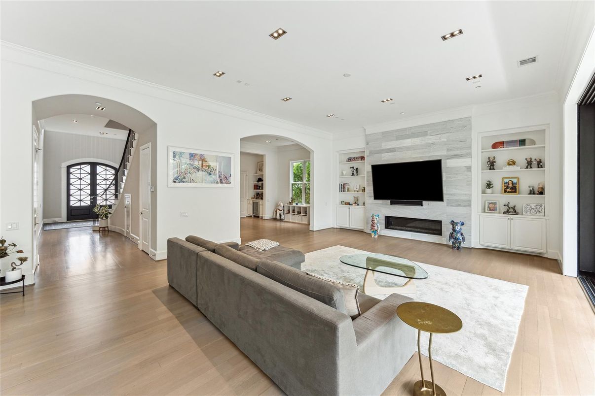 Interior, Living room, Recessed Lighting, Wood Texture Flooring