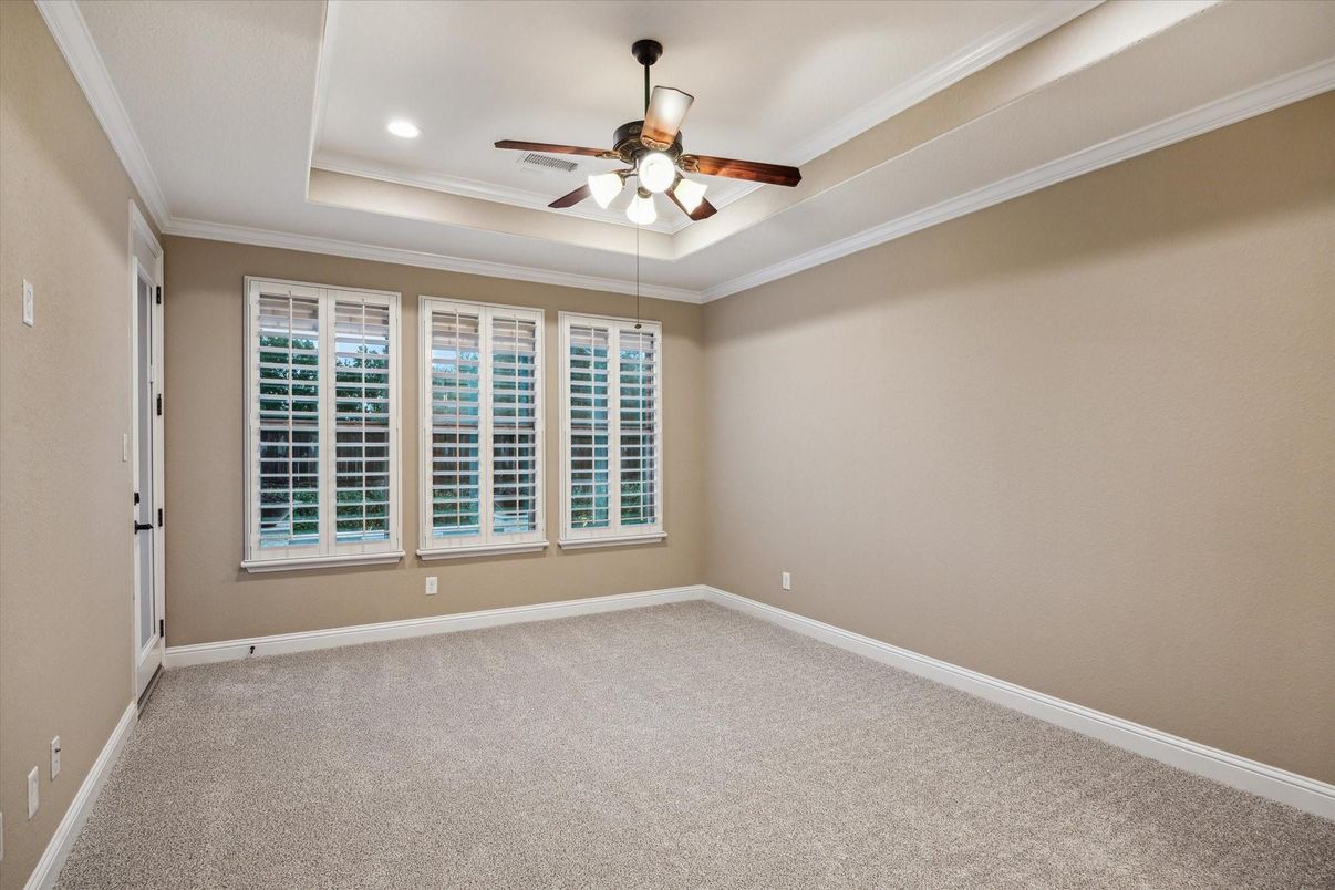 Empty room, Interior, Recessed Lighting
