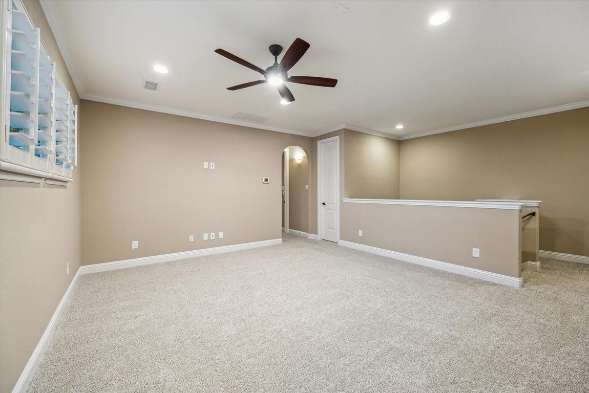 Empty room, Interior, Recessed Lighting