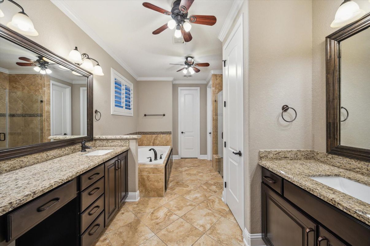 Bathroom, Dual Sink Vanities, Interior