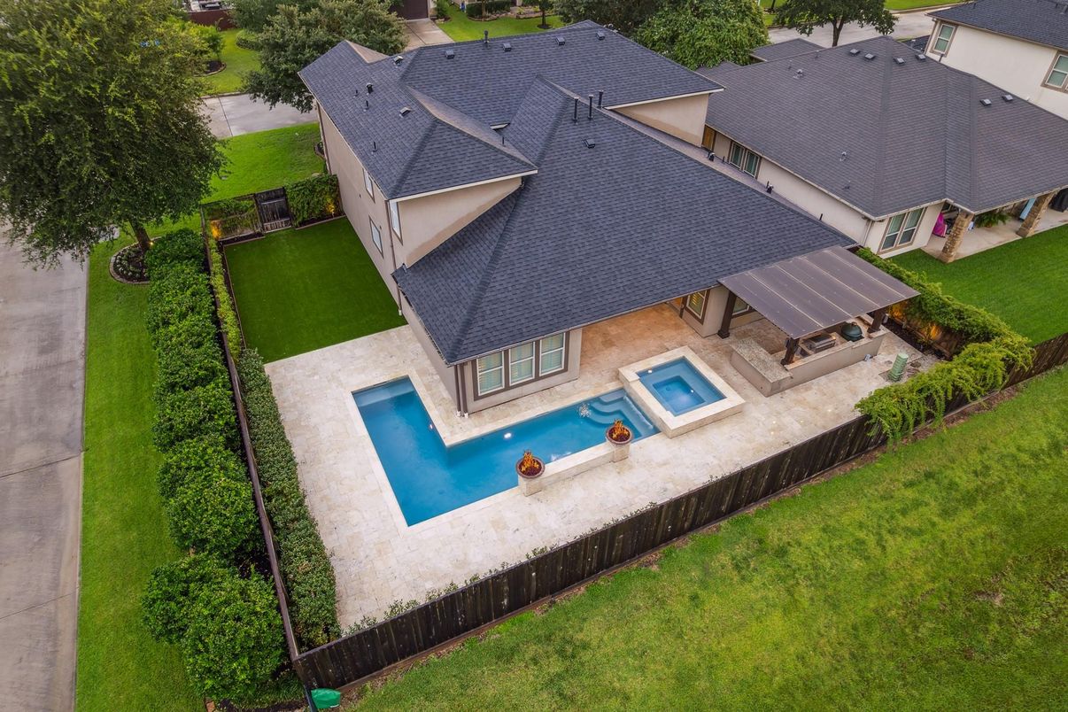 Exterior, Drone