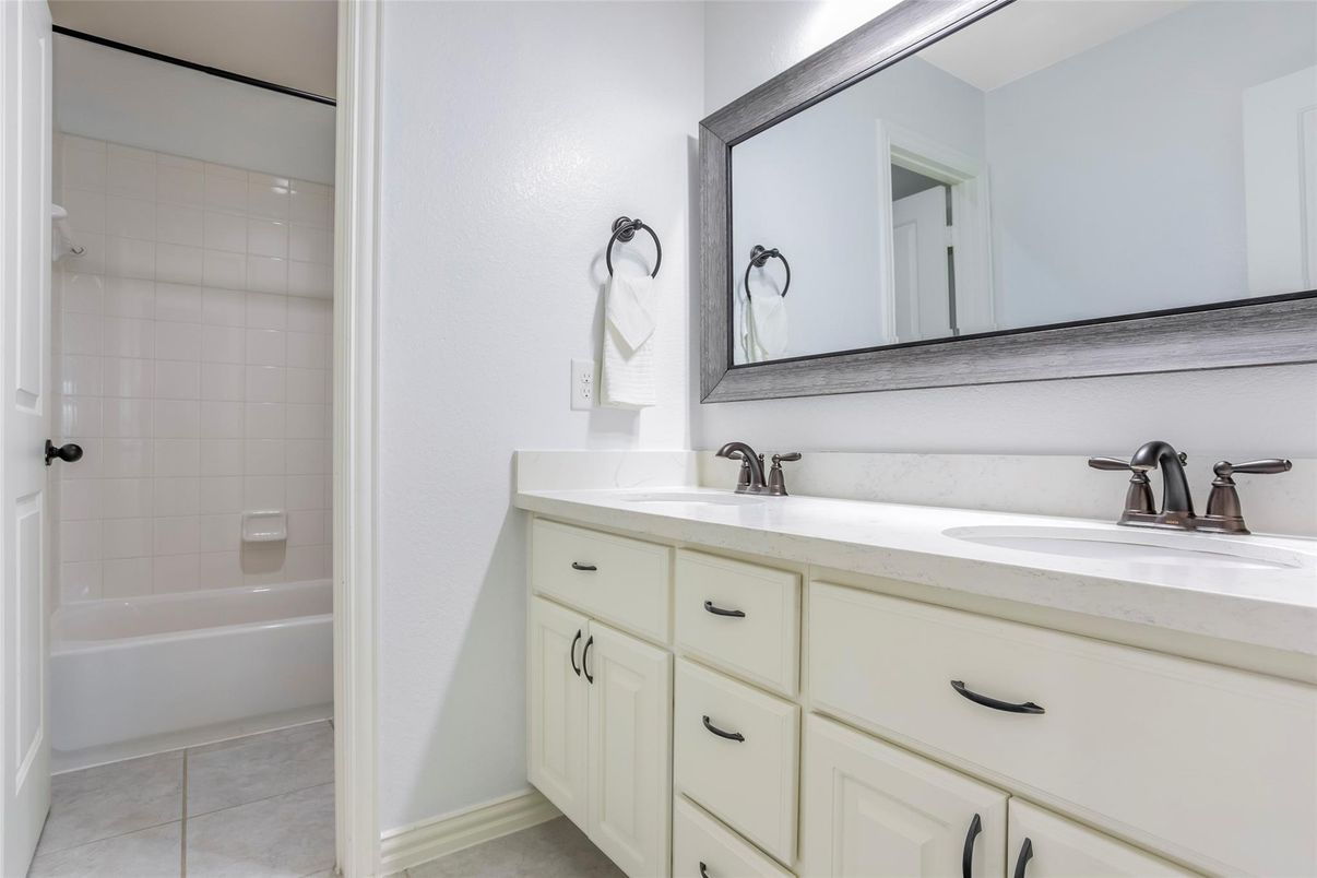 Bathroom, Dual Sink Vanities, Interior