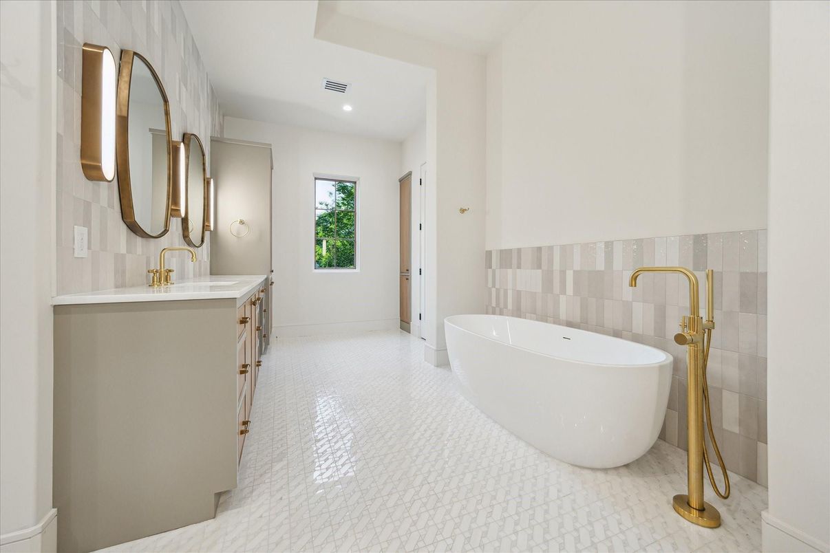 Bathroom, Dual Sink Vanities, Free Standing Baths, Interior, Recessed Lighting