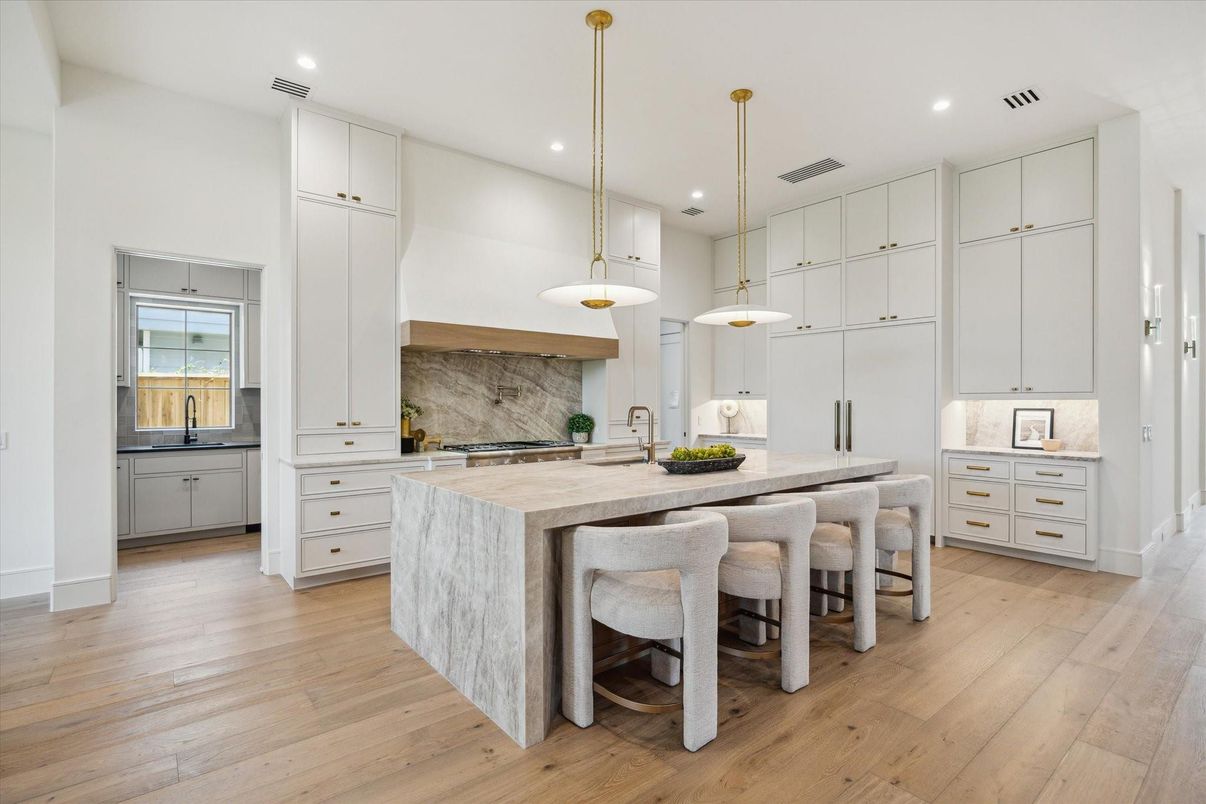 Interior, Kitchen, Pendant Lights, Recessed Lighting, Wood Texture Flooring