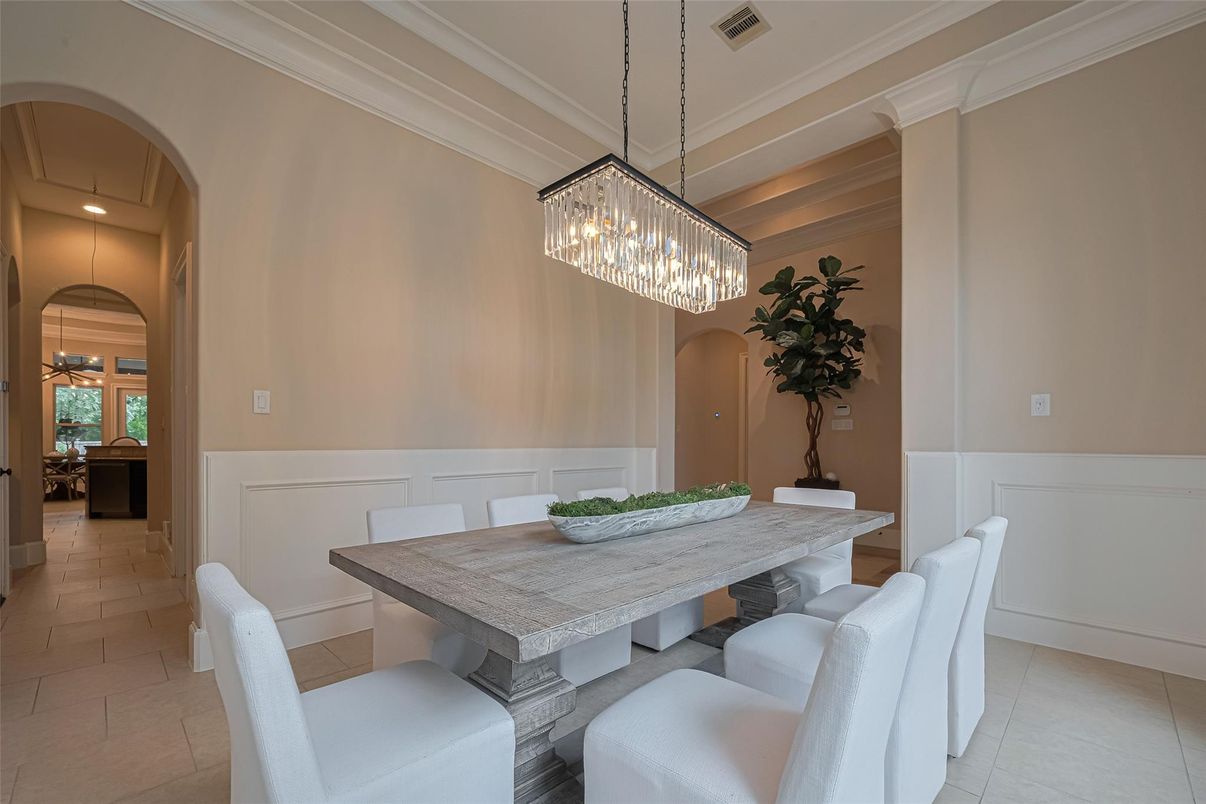 Chandelier, Dining room, Interior, Pendant Lights
