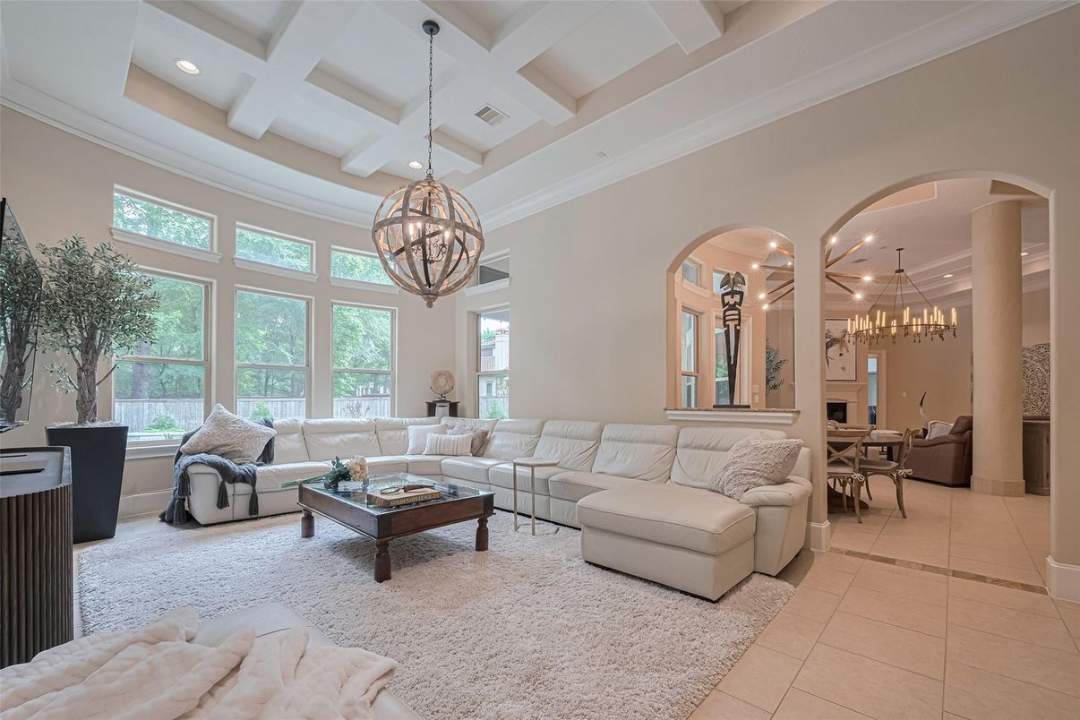 Chandelier, Dining room, Interior, Living room, Recessed Lighting