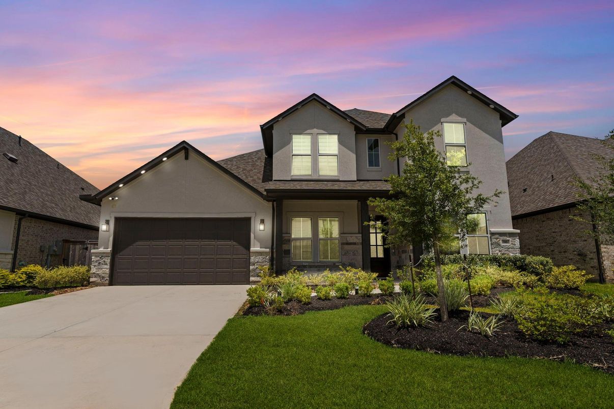 Attached, Exterior, Facade, Farmhouse