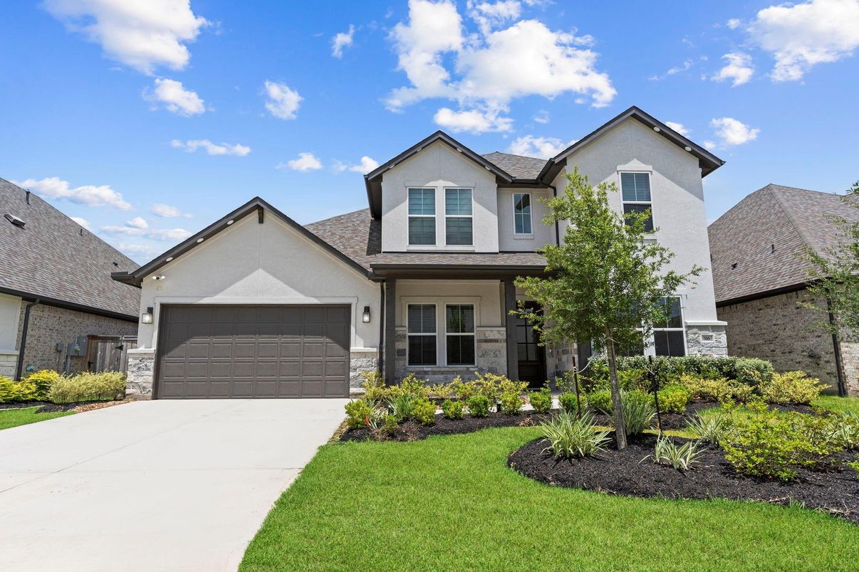 Attached, Exterior, Facade, Farmhouse