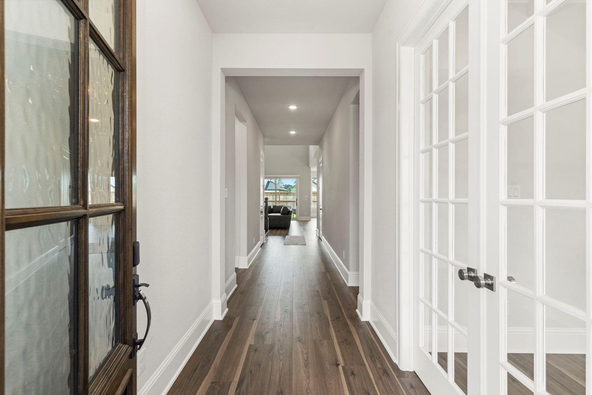 Interior, Recessed Lighting, Wood Texture Flooring