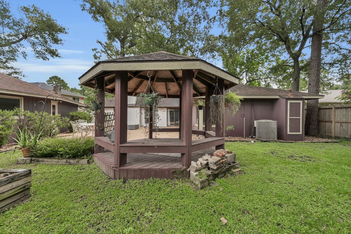 Backyard, Exterior, Hot Tub