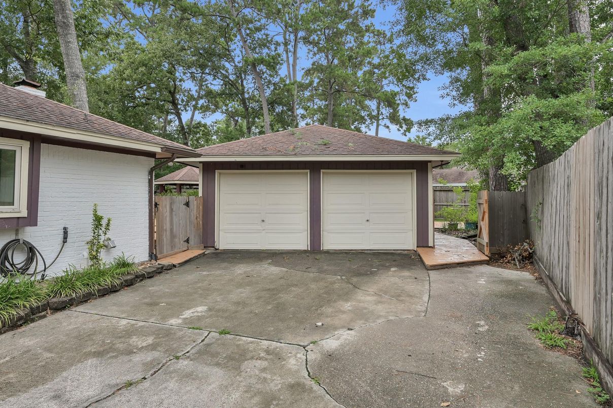 Detached Garage, Exterior
