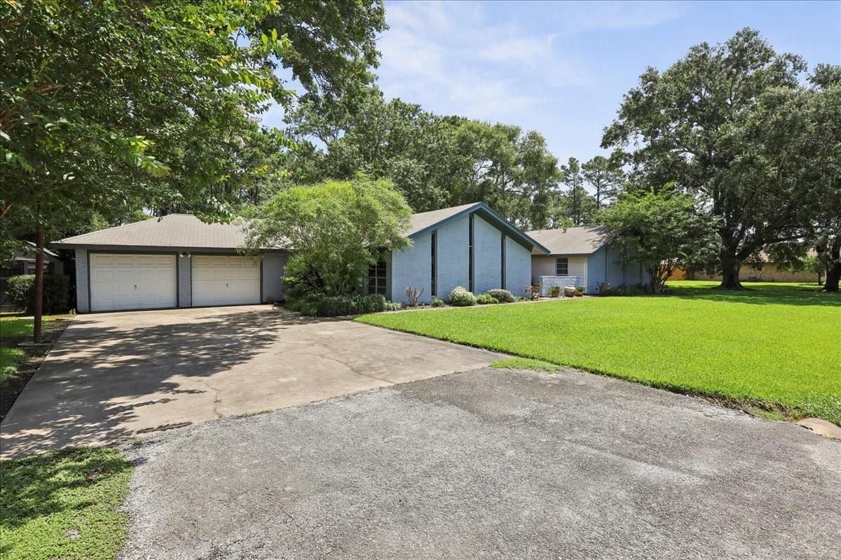 Backyard, Detached Garage, Exterior
