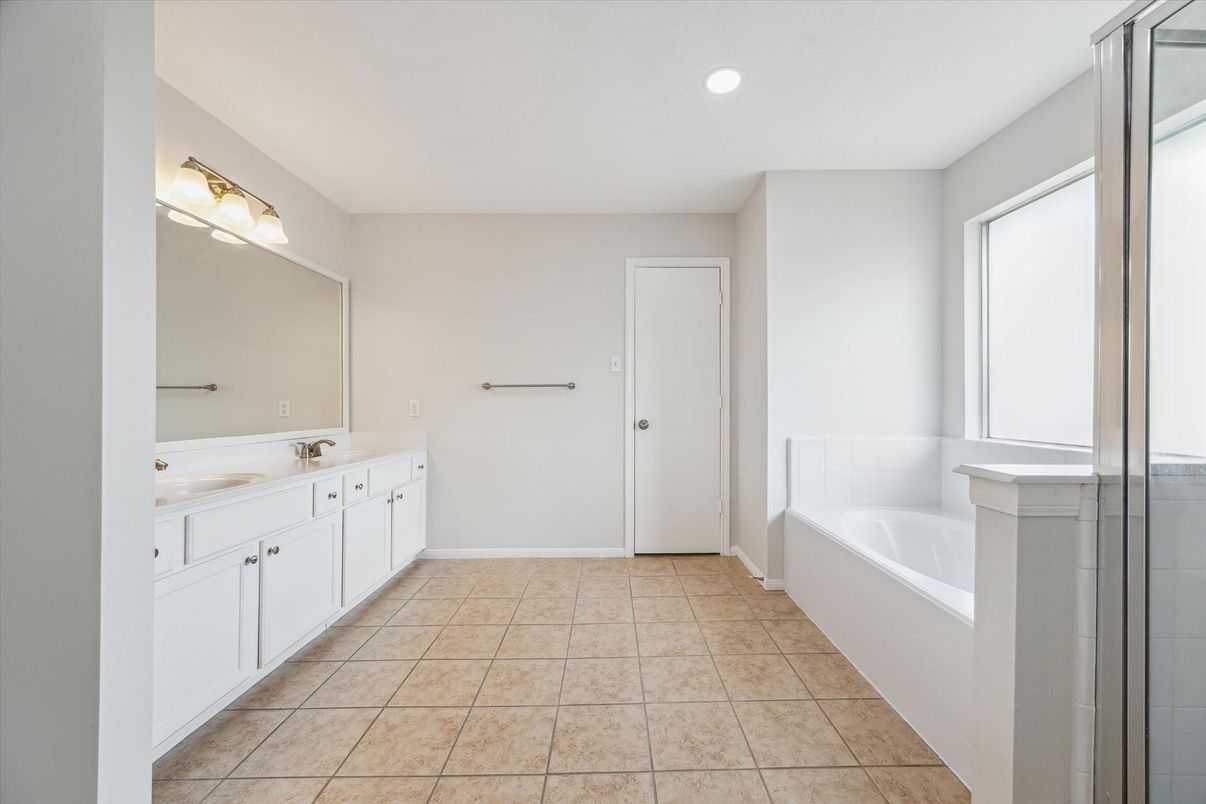 Bathroom, Dual Sink Vanities, Interior, Recessed Lighting