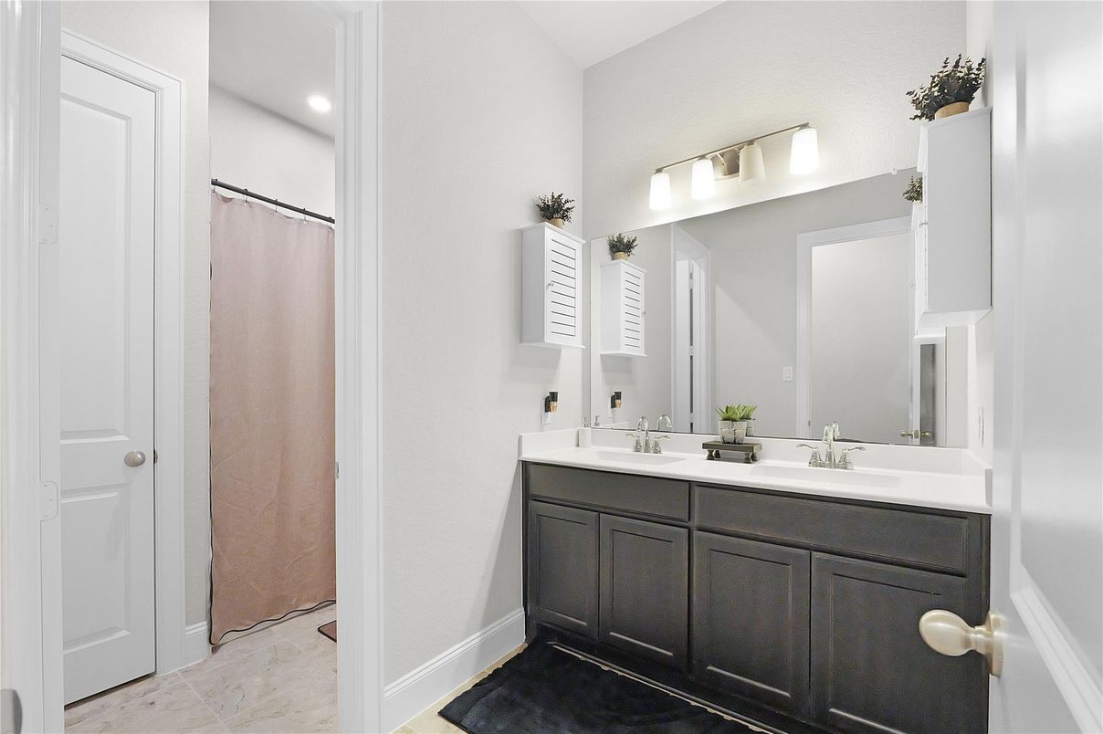 Bathroom, Dual Sink Vanities, Interior, Recessed Lighting
