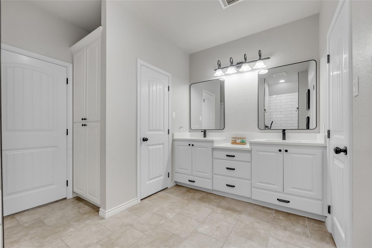 Bathroom, Dual Sink Vanities, Interior