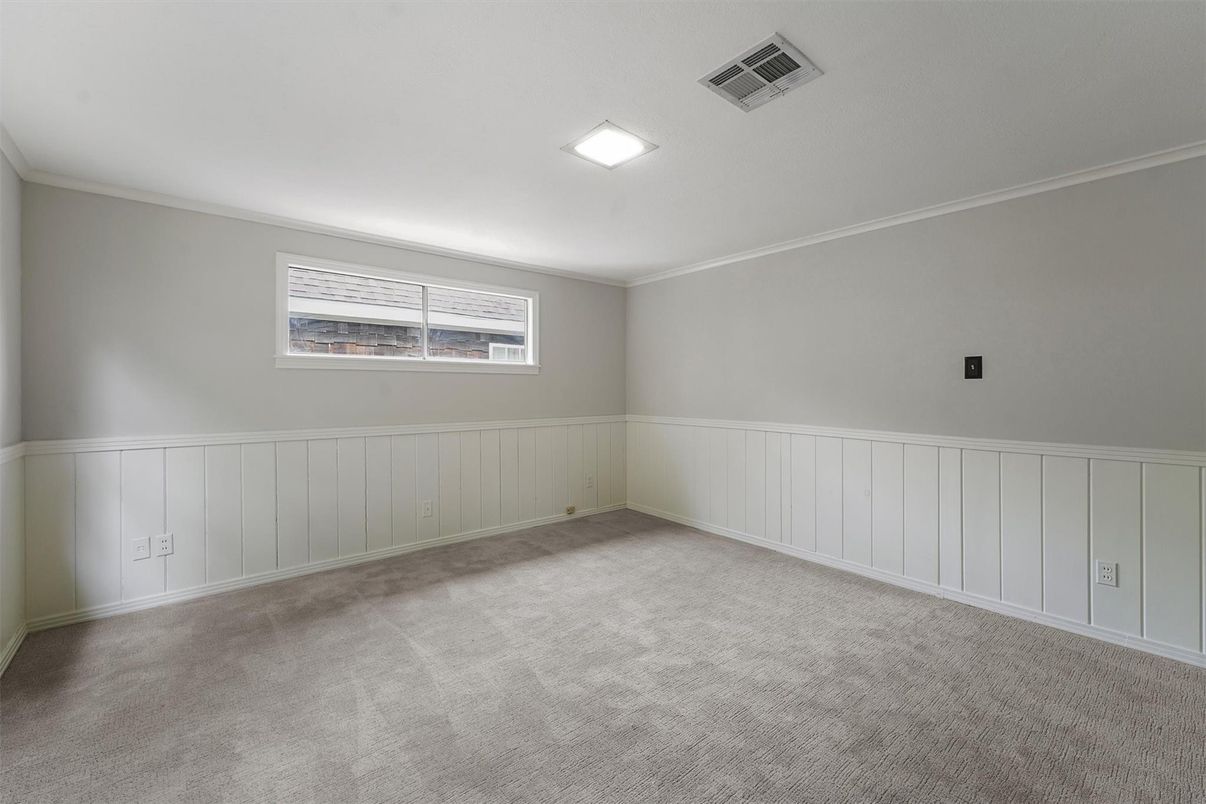 Empty room, Interior