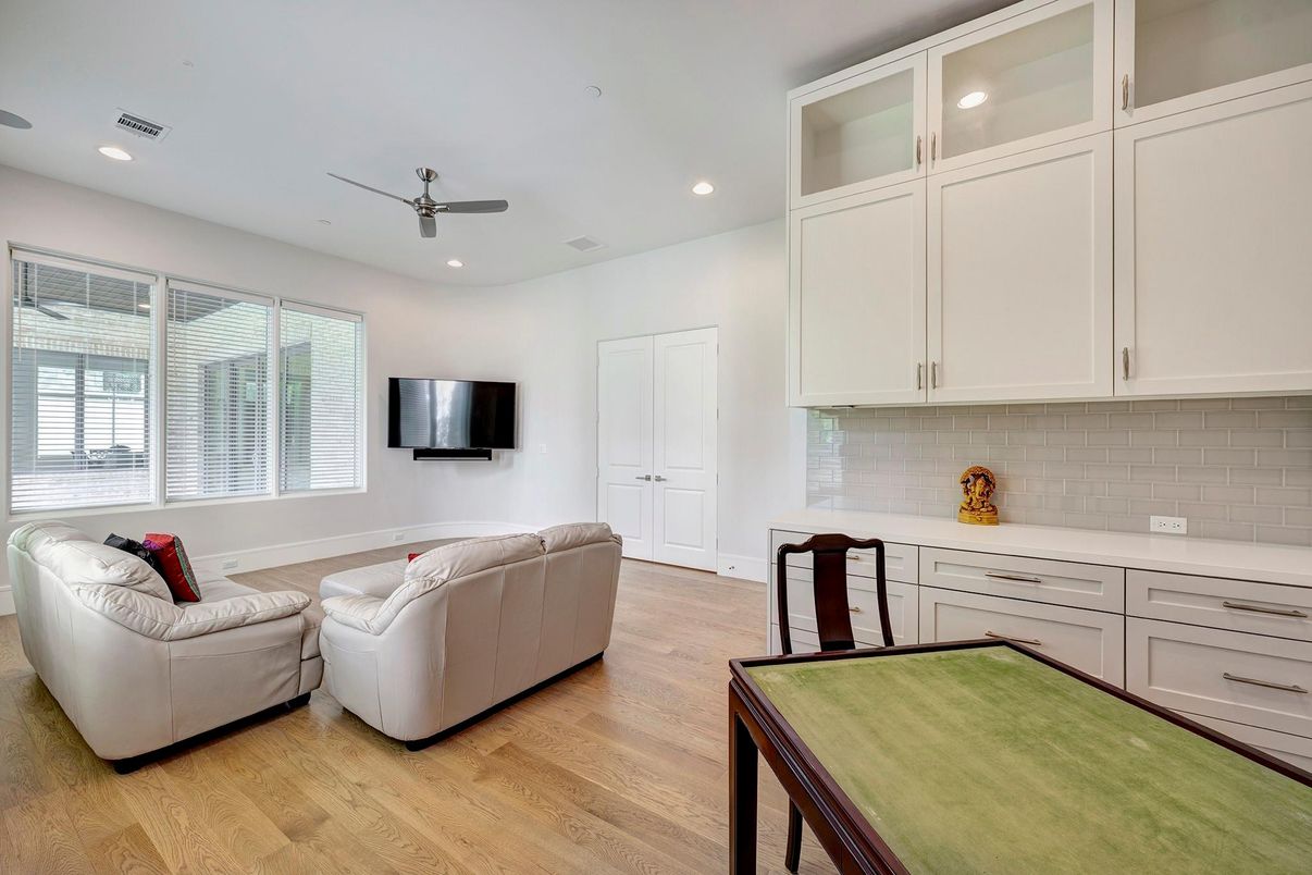 Interior, Living room, Recessed Lighting, Wood Texture Flooring