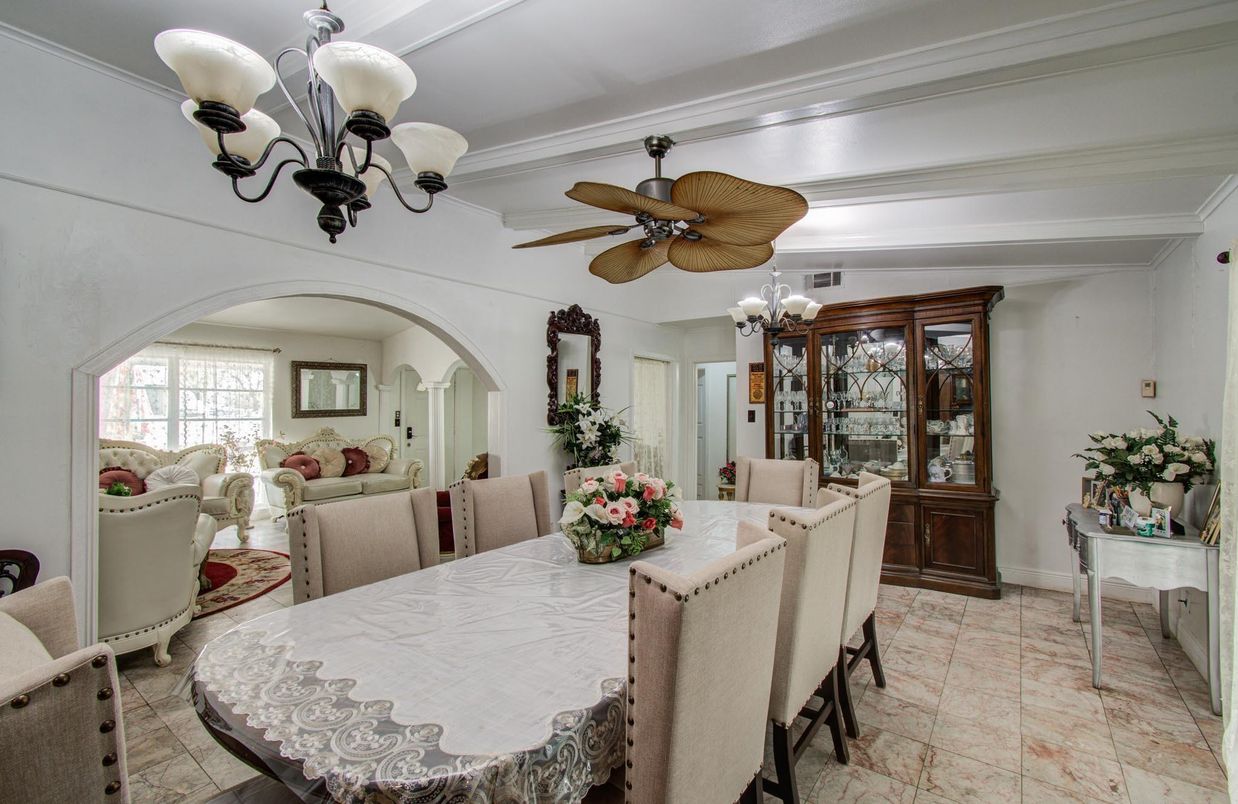Chandelier, Dining room, Interior, Living room