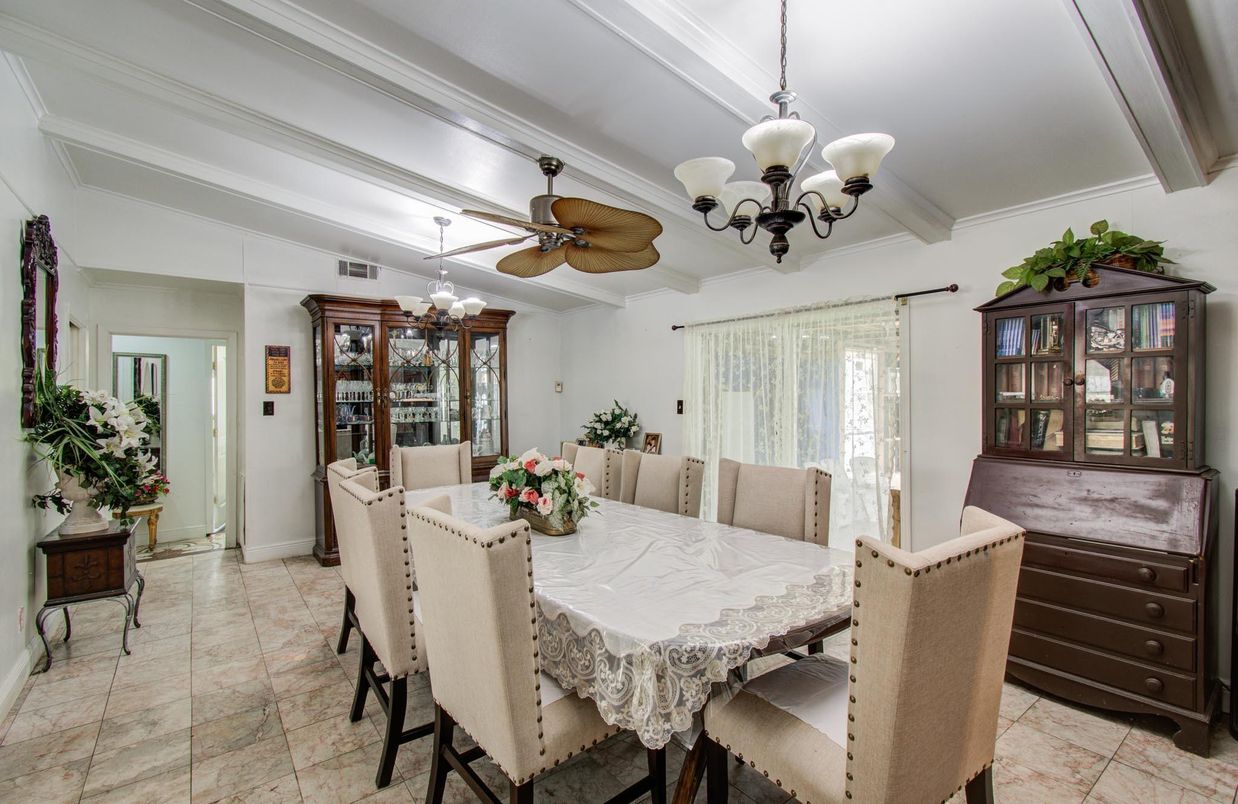 Chandelier, Dining room, Interior