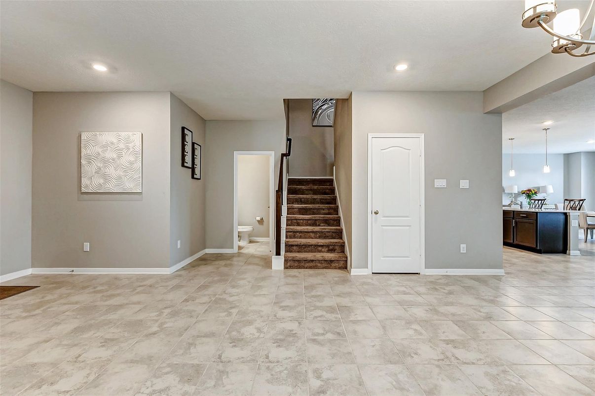 Empty room, Interior, Pendant Lights, Recessed Lighting